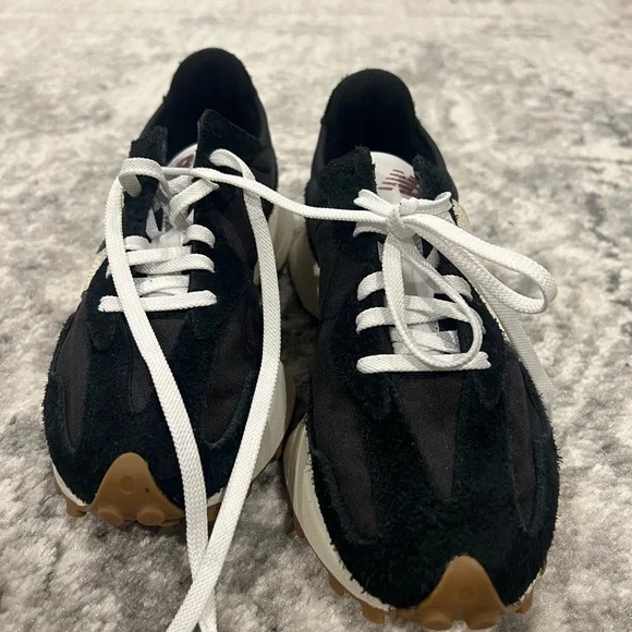 New Balance Black and White Women's Sneakers - Picture 4 of 4